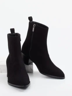 – Ankle Boots aus Veloursleder*Andrea Puccini