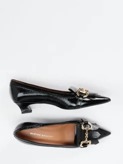 – Kitten-Heel-Pumps aus Lackleder*Andrea Puccini New