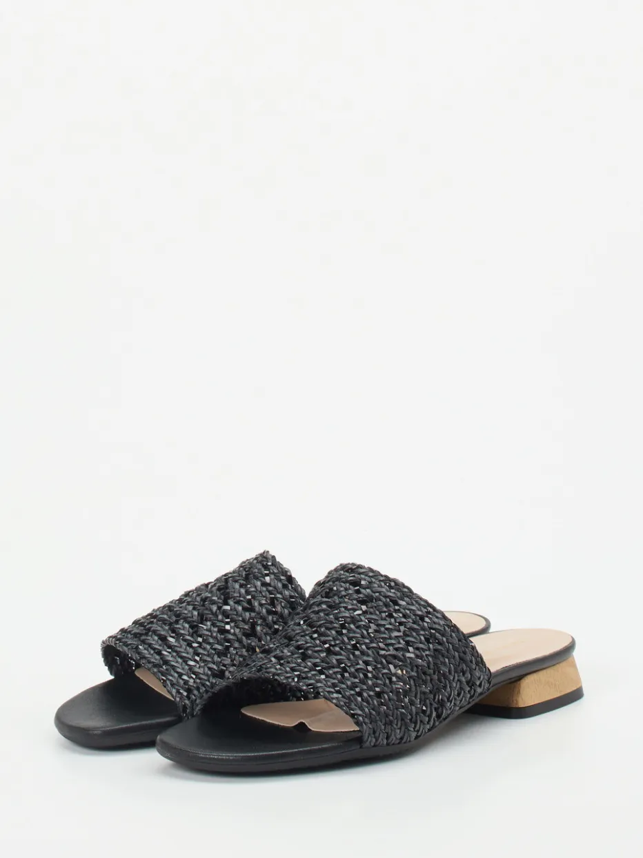 – Mules aus Flechtleder in*Andrea Puccini New