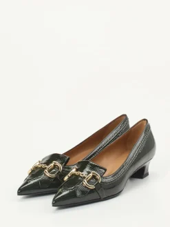 – Pumps aus Lackleder in Tannen*Andrea Puccini New