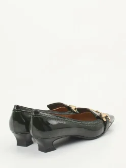 – Pumps aus Lackleder in Tannen*Andrea Puccini New