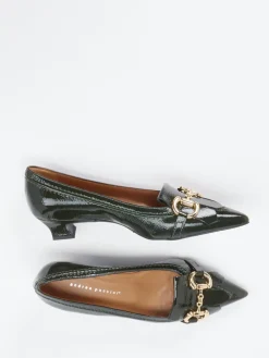 – Pumps aus Lackleder in Tannen*Andrea Puccini New