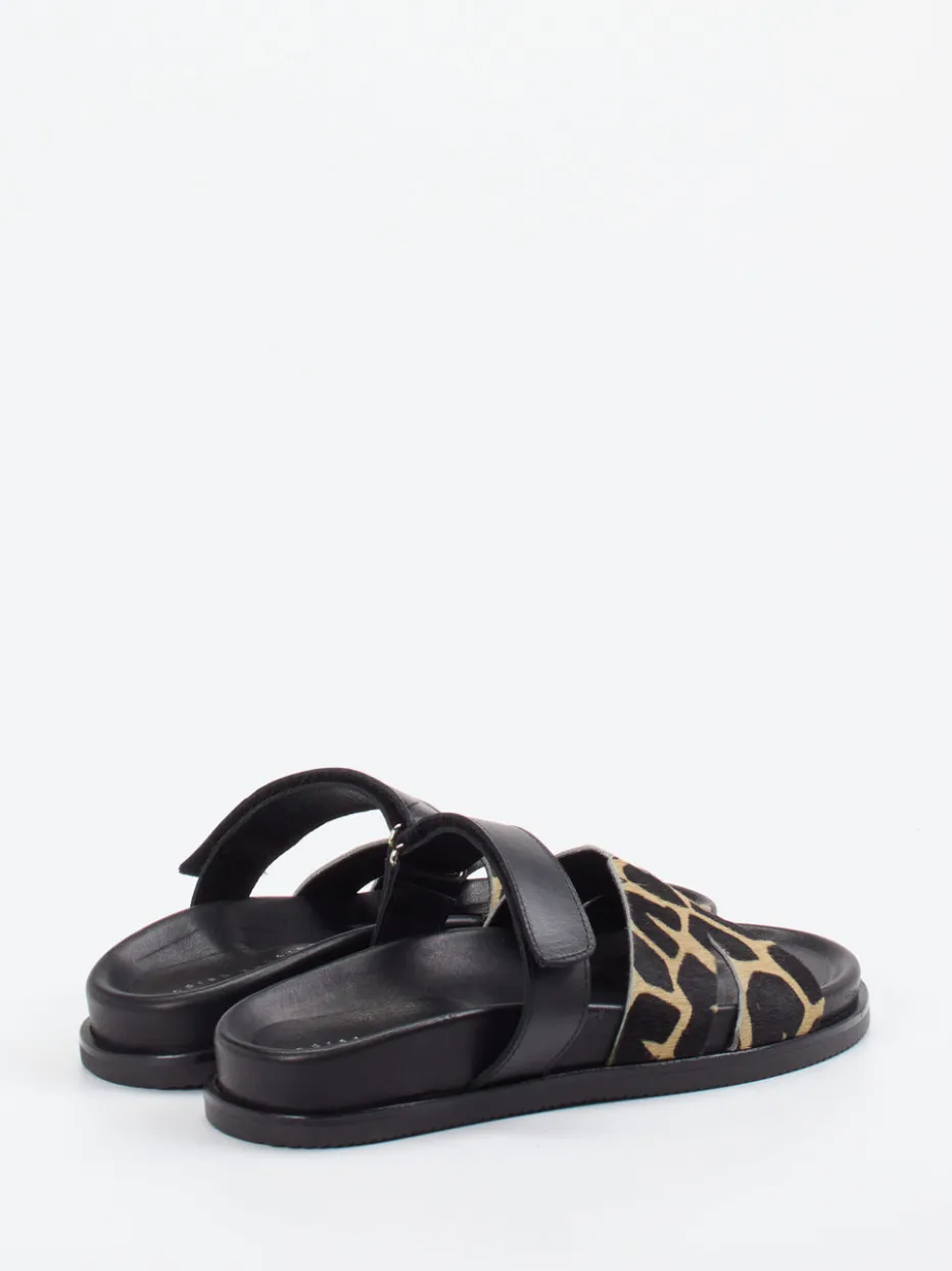 – Slides aus Lammleder mit Fellprint*Andrea Puccini Best