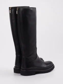 – Stiefel aus Kalbleder*Andrea Puccini New