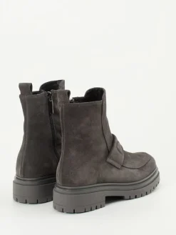 – Stiefelette aus Veloursleder*Andrea Puccini