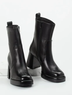 – Stiefeletten aus Kalbleder*Andrea Sabatini Hot