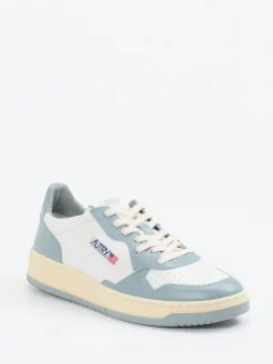– Sneaker aus Leder in Hellblau--Creme*Autry Best