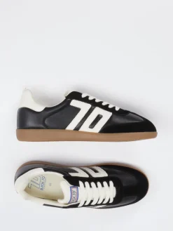 – Retro-Sneaker aus Velour/Leder*Back 70 Hot