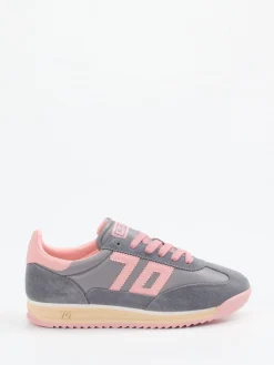 – Retro-Sneaker aus Veloursleder in*Back 70 Best
