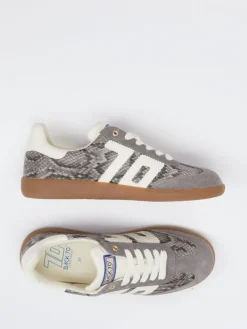 – Sneaker aus Veloursleder*Back 70 Best