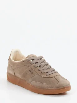 – Sneaker aus Veloursleder in Taupe*Boss Sale