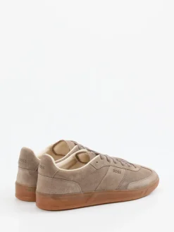 – Sneaker aus Veloursleder in Taupe*Boss Sale