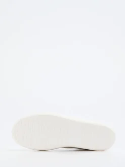 – Sneaker aus Kalbleder mit Schmucksteinen*CAFèNOIR