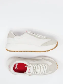 – Retro-Sneaker aus Velours- und Glattleder Offwhite*Camper Sale