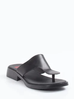 – Zehentrenner-Sandalen aus Kalbleder*Camper Outlet