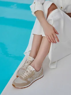 – Sneaker aus Veloursleder*Candice Cooper Best