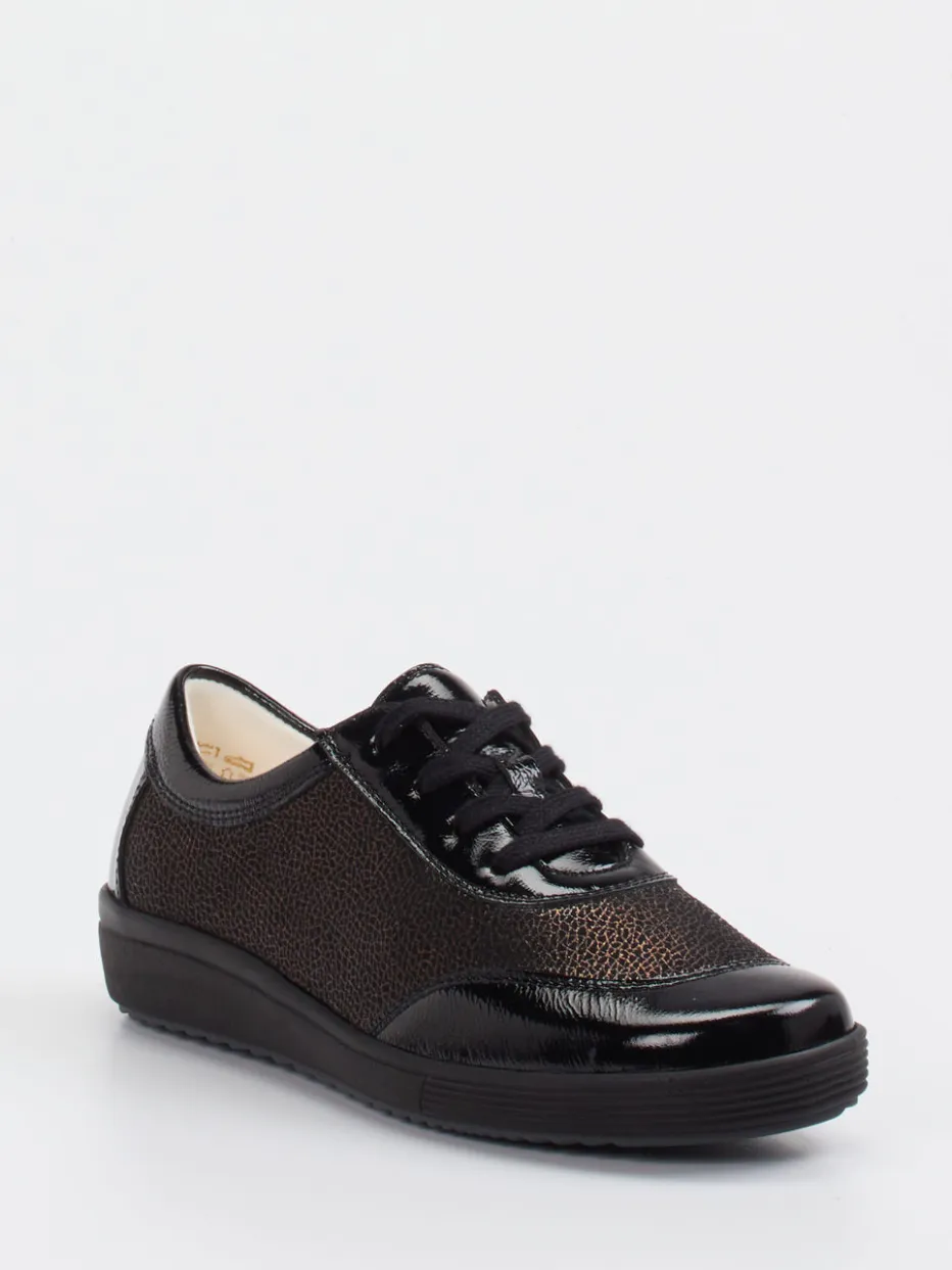 – Komfort-Schnürschuh aus Stretch-Lackleder*Christian Dietz