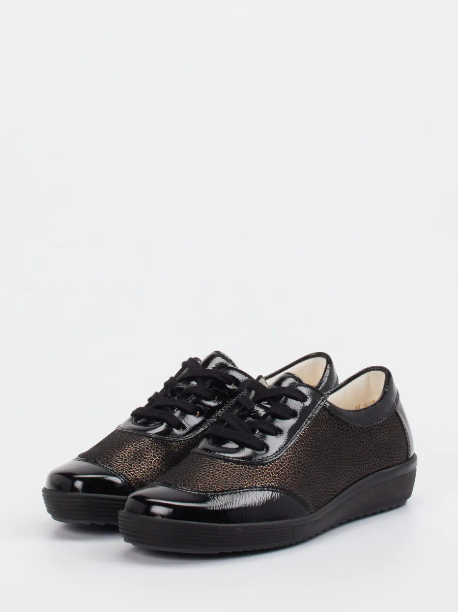 – Komfort-Schnürschuh aus Stretch-Lackleder*Christian Dietz