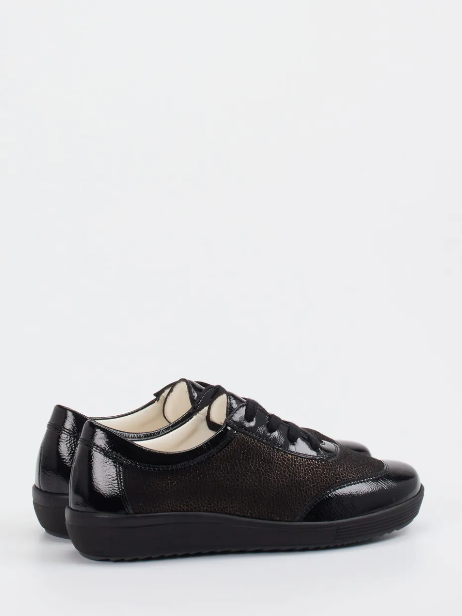 – Komfort-Schnürschuh aus Stretch-Lackleder*Christian Dietz