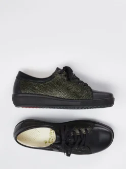 – Schnürschuh aus geprägtem Leder*Christian Dietz Hot