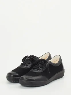 – Schnürschuh aus Stretch und Veloursleder*Christian Dietz