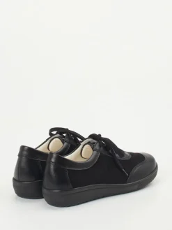 – Schnürschuh aus Stretch und Veloursleder*Christian Dietz