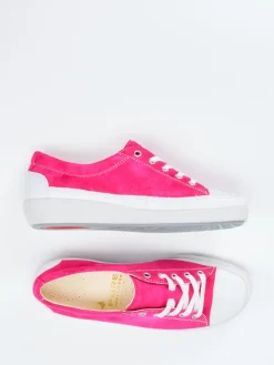 – Sneaker aus Veloursleder*Christian Dietz New