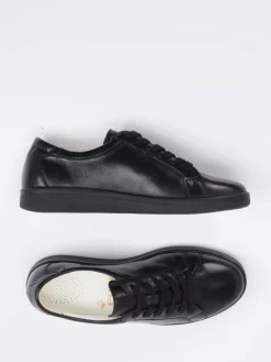 – Sneaker aus Lammleder*Christian Dietz