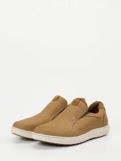 Herren Clarks – Slip-On Sneaker aus Nubukleder hellbraun