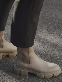 – Chelsea Boots aus Kalbleder in Taupe*Copenhagen Discount