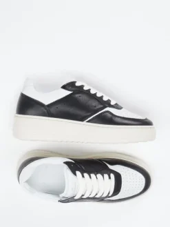 – Sneaker aus Kalbleder in -Schwarz*Copenhagen