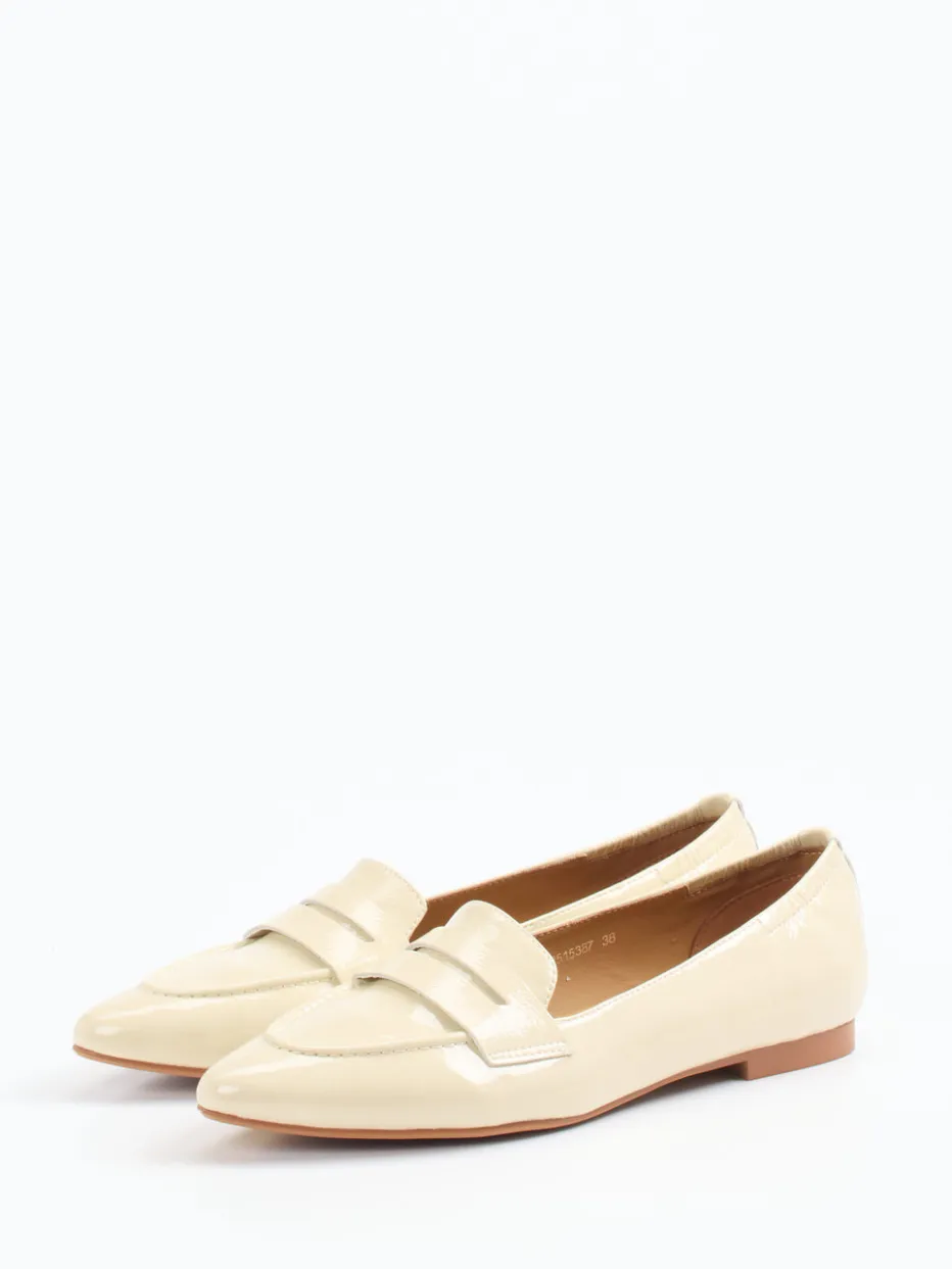 – Loafer aus Lackleder in Creme*Di Lauro New