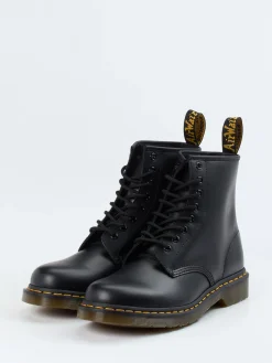 – Schnürboots aus Kalbleder*Dr. Martens Clearance
