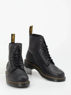 – Schnürstiefeletten aus Kalbleder*Dr. Martens Sale