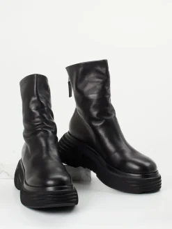 – Plateau-Stiefelette aus Kalbleder*Elena Iachi New