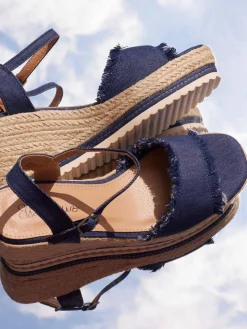 – Keilsandaletten aus Denim und Jute*Ella Cruz Hot