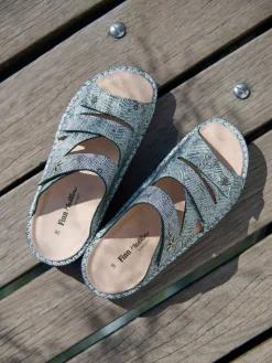 Damen Finn Comfort – Komfortsandale aus geprägtem Leder silbergrau