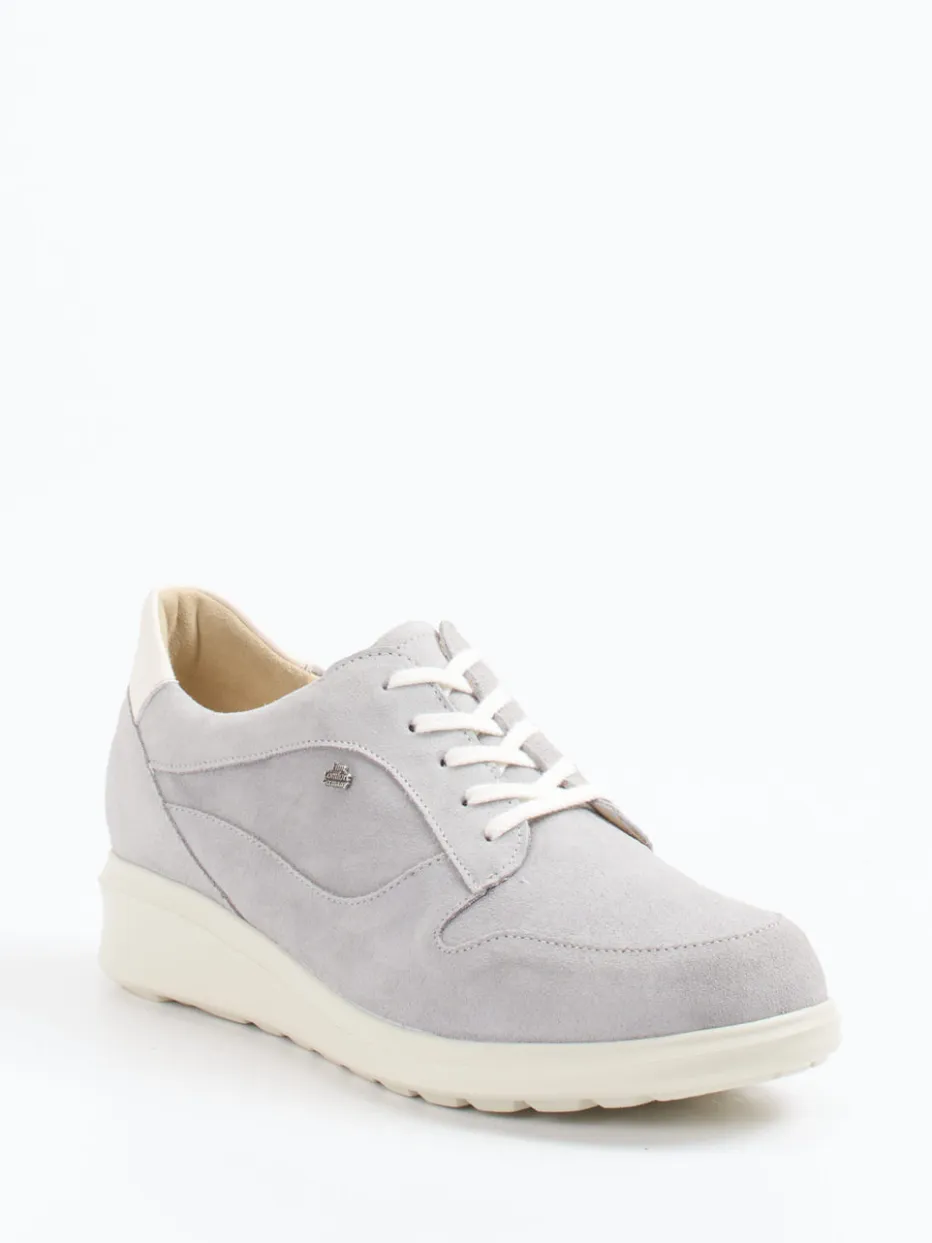 – Schnürschuh aus Veloursleder hell*Finn Comfort