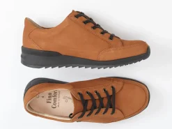 – Schnürschuhe aus Nubukleder cognac*Finn Comfort
