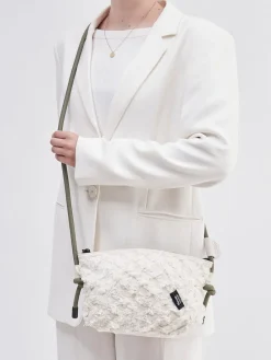 – Umhängetasche aus Textil cremeweiß*Flower Mountain Best