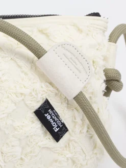 – Umhängetasche aus Textil cremeweiß*Flower Mountain Best