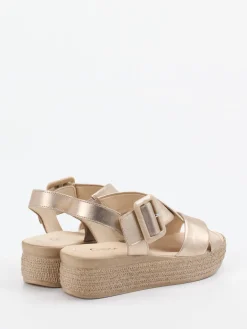 – Plateausandalen aus Metallicleder*Gabor Best