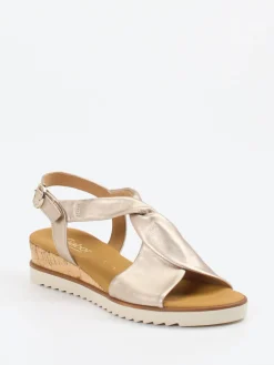 – Keilsandalette aus Metallicleder*Gabor Comfort Hot