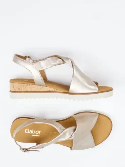 – Keilsandalette aus Metallicleder*Gabor Comfort Hot