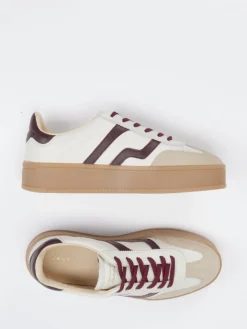 – Sneaker aus Kalbleder in Creme*Gant Hot