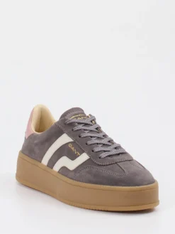 – Sneaker aus Veloursleder in Schlamm*Gant Best