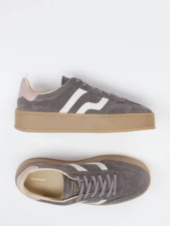 – Sneaker aus Veloursleder in Schlamm*Gant Best