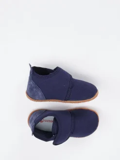 Kinder Giesswein – Kinderhausschuh aus Textil dunkel