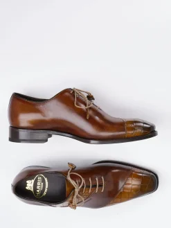 – Derby-Schnürschuh aus geprägtem Leder*Harris New