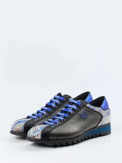 – Sneaker aus geprägtem Leder mit Schlangenmuster*Harris Sale